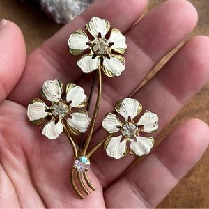 Vintage goldtone and enamel Tri Flower Brooch with rhinestones